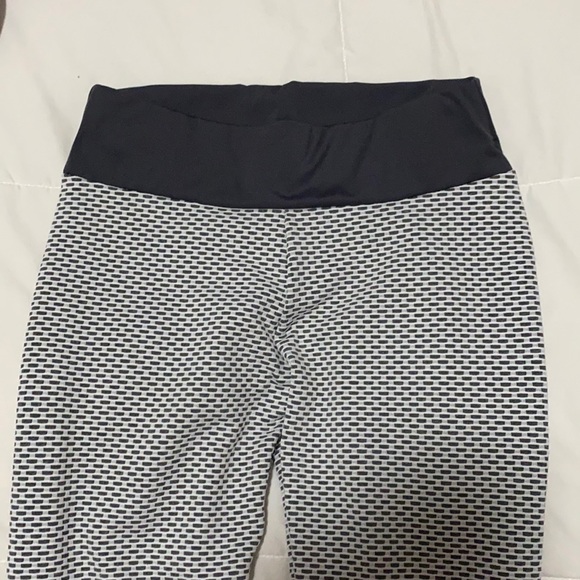 Ruched Butt Lifting High Waist Leggings - Picture 5 of 5